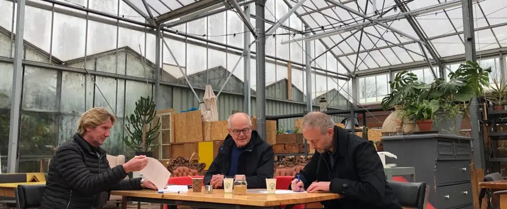 opdracht verstrekt aan twee installateurs, JansZon en TST